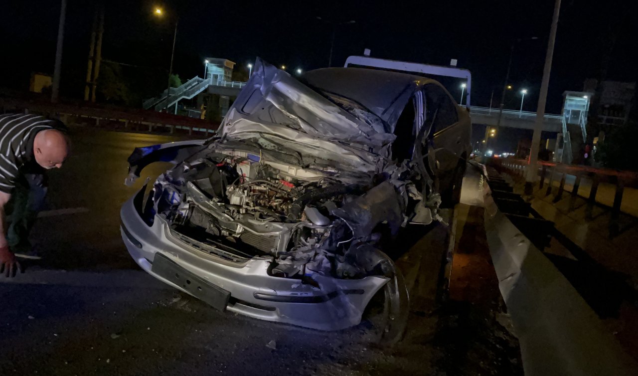  Bariyerlere çarpan otomobildeki 2 kişi yaralandı