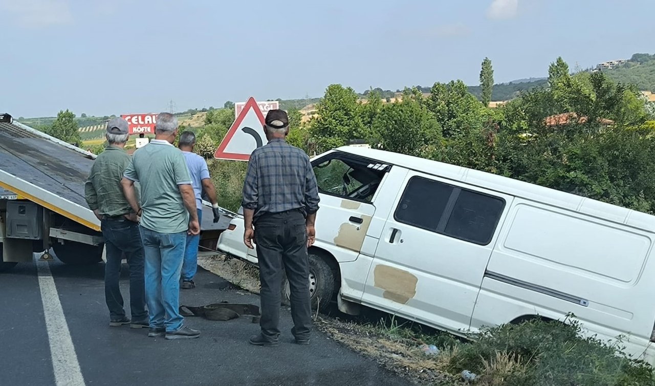  Minibüs şarampole yuvarlandı: 5 yaralı