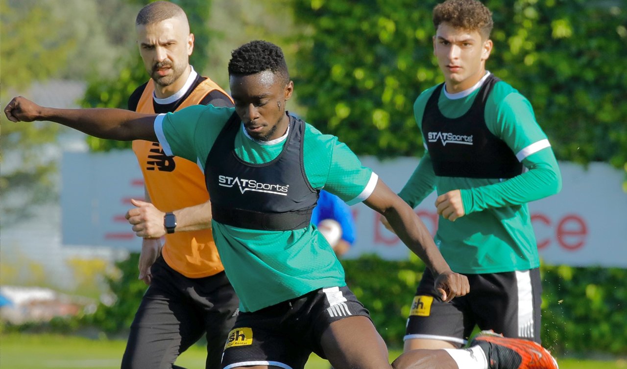  Konyaspor sahaya iniyor!