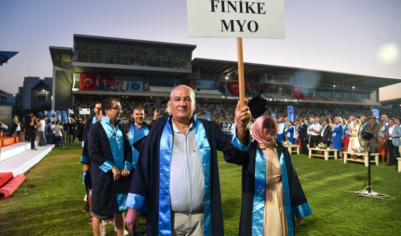 66 yaşında 6 üniversite bitirdi
