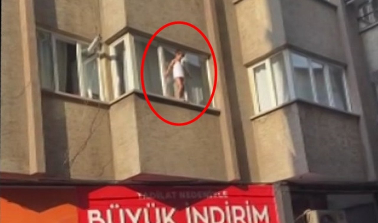 Pencere kenarına çıkan çocuğu esnaf kurtardı