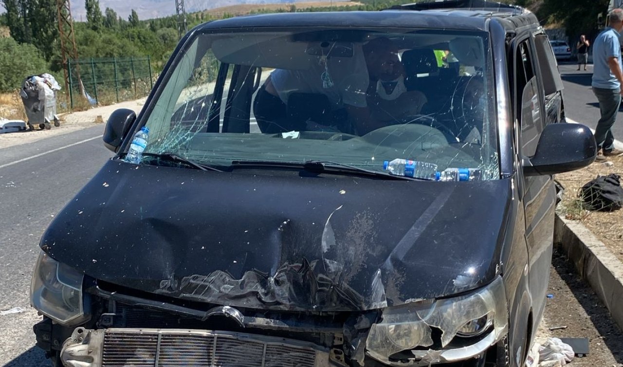 Minibüse çarpan kamyon 5 kişiyi yaralandı