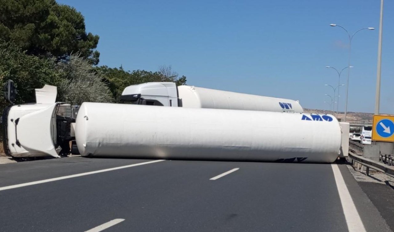 Gaz yüklü tanker devrildi: TEM Otoyolu trafiğe kapatıldı