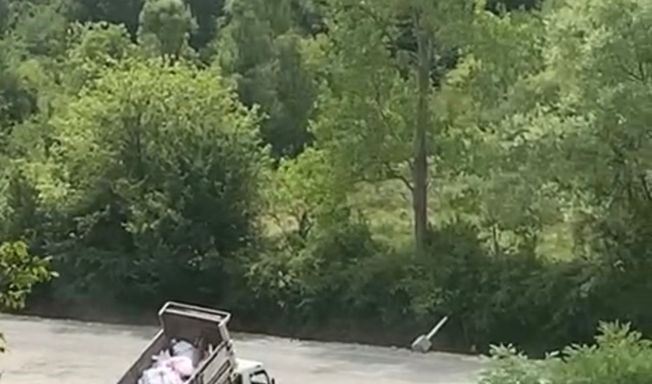 Dereye hafriyat döken sürücüye para cezası