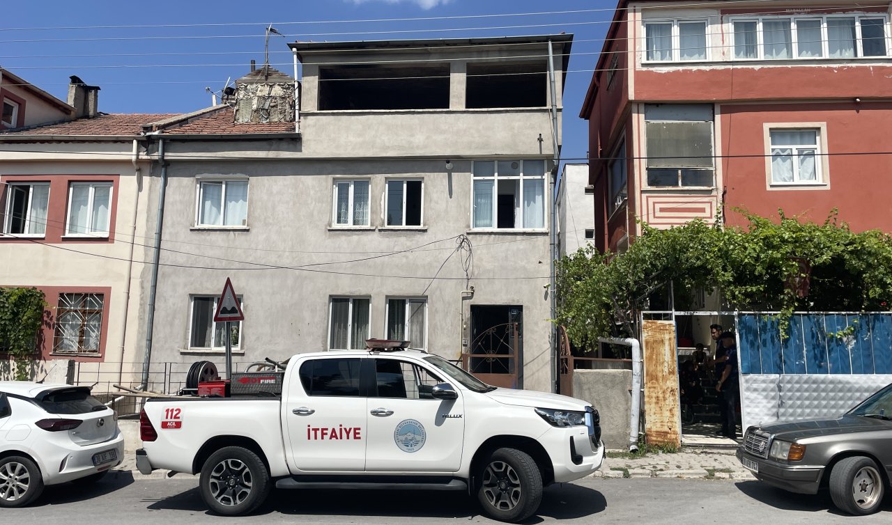  Evde çakmakla oynayan çocuk yangına neden oldu