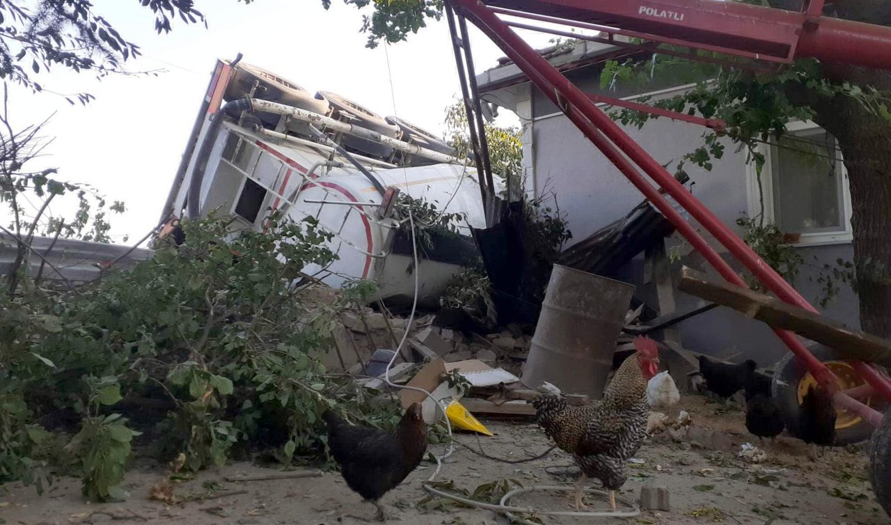 Tanker evlerine çarptı; bomba patlaması ya da deprem olduğunu sandılar