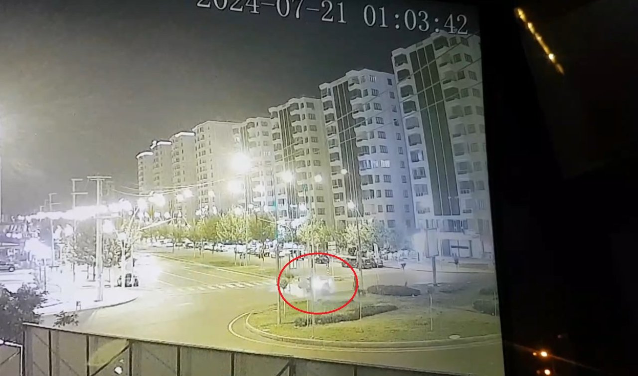  Otomobilin kavşağa çarptığı kaza: 2 kişi yaralandı