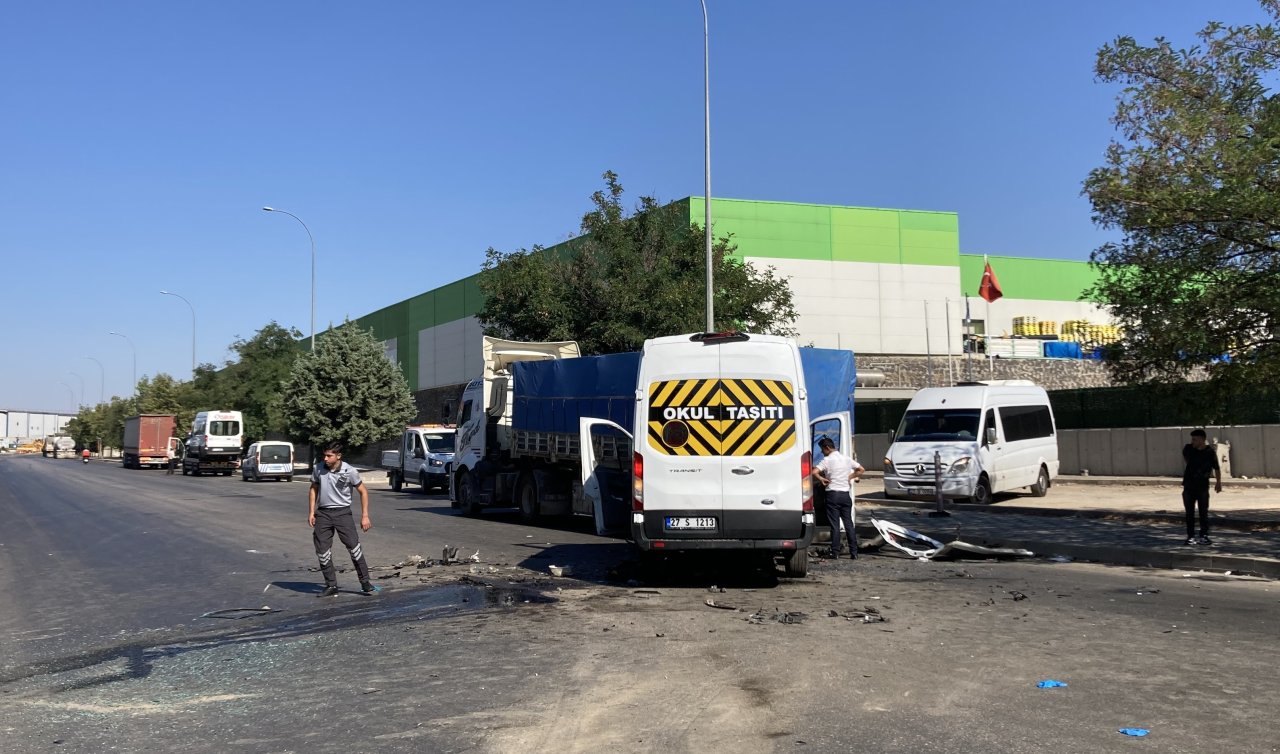 İki işçi servisi ile tırın karıştığı kazada 21 kişi yaralandı