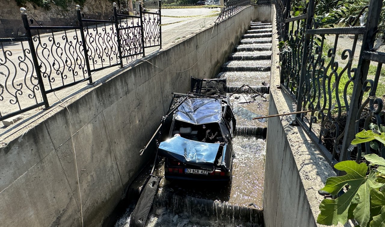  Dereye düşen otomobildeki 2 kişi yaralandı
