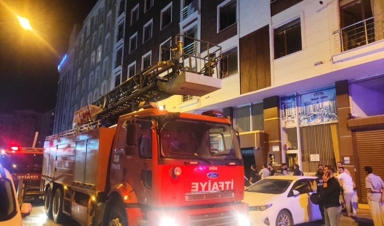  Evdeki  yangında 15 kişi dumandan etkilendi!