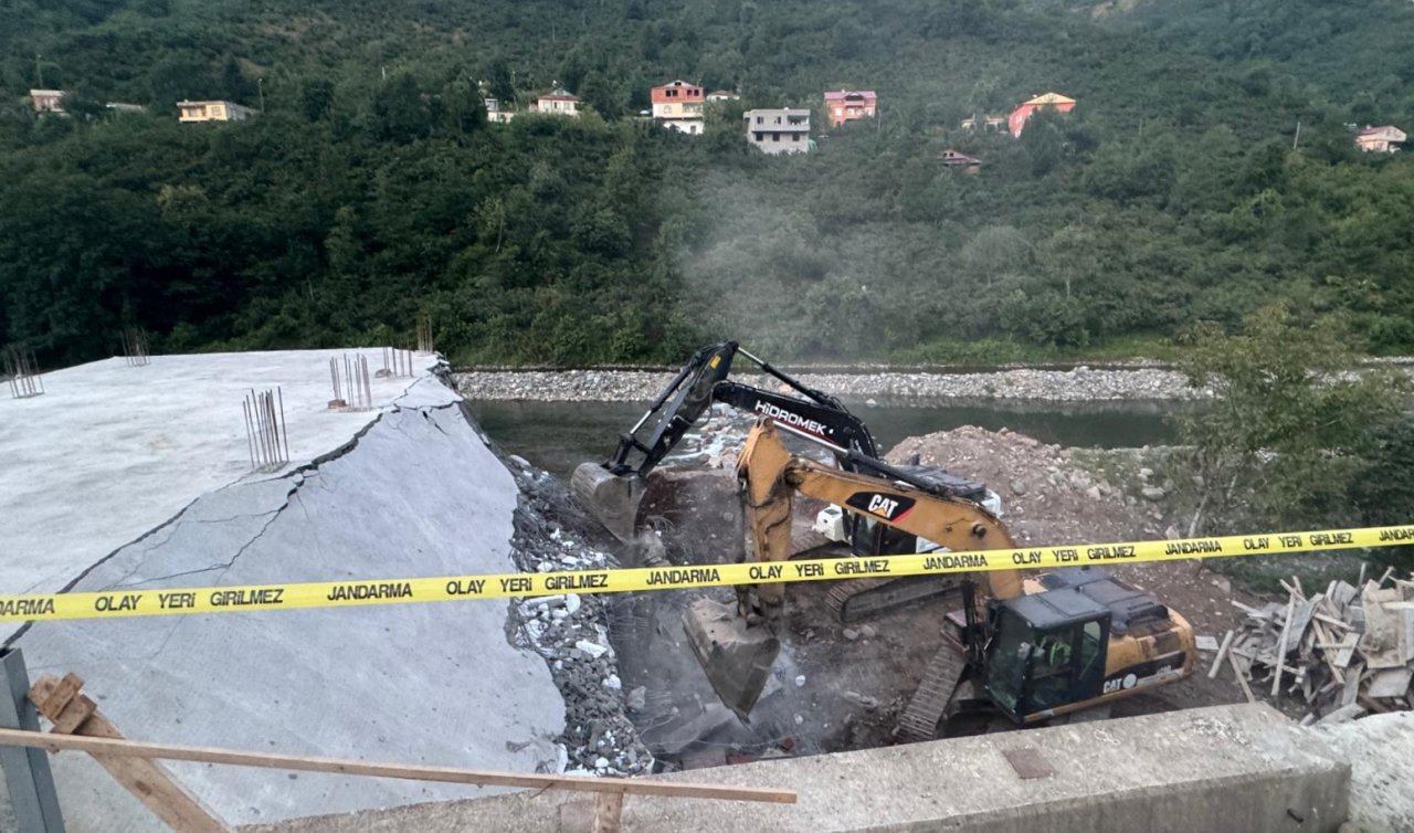 Taşkın sahasında inşaat aşamasındaki yapı iş makineleriyle ortadan kaldırıldı!