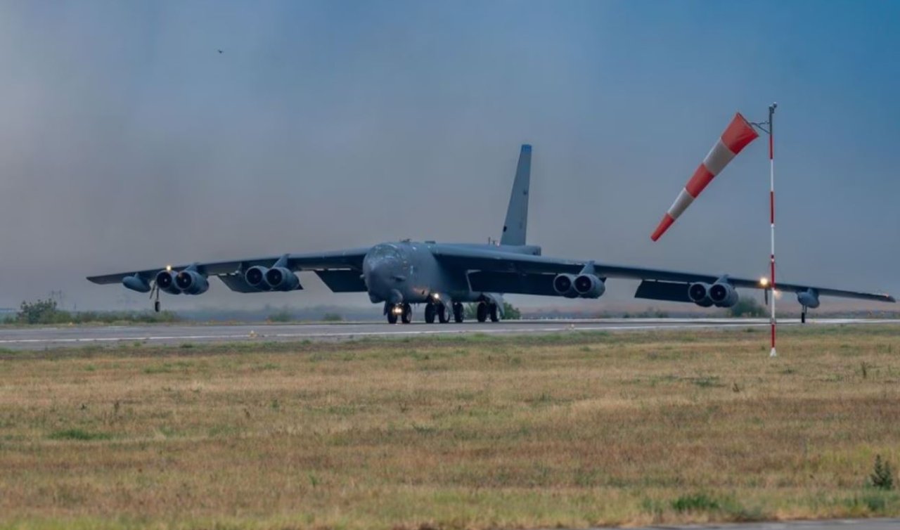 ABD’ye ait bombardıman uçağı 32 saatlik uçuş yaptı