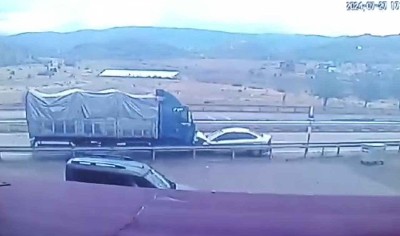 Seyir halinde ters dönen otomobile arkadan gelen kamyon çarptı: 3 yaralı