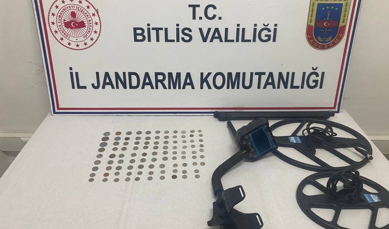 Jandarma ekiplerinin gerçekleştirdiği operasyonda 97 tarihi sikke ele geçirildi