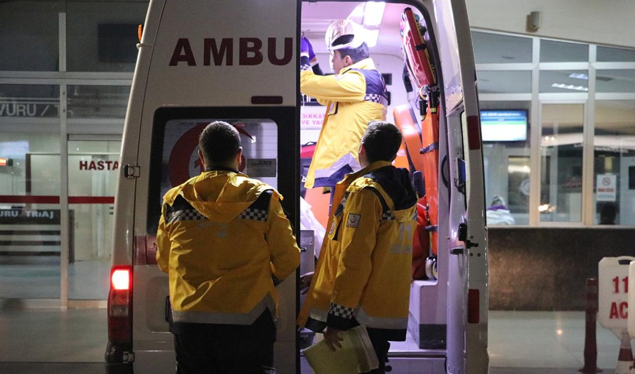 Minibüsle otomobil çarpıştı: 2 ölü 10 yaralı