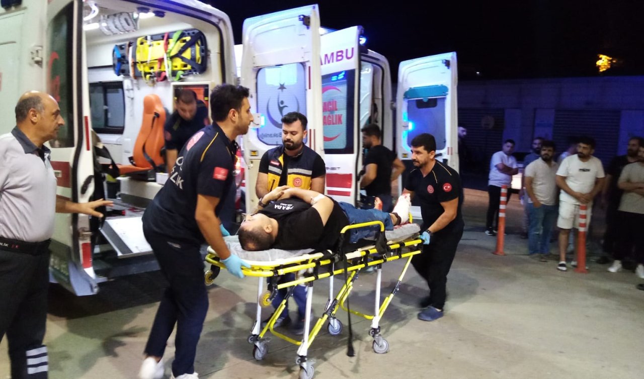  Sitenin bahçesinde içki içen komşularını bıçakladı