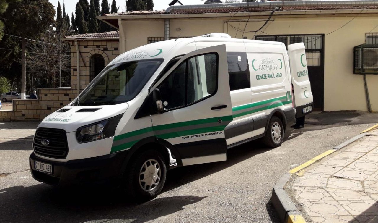 Otomobil ile traktör çarpıştı: 2 ölü