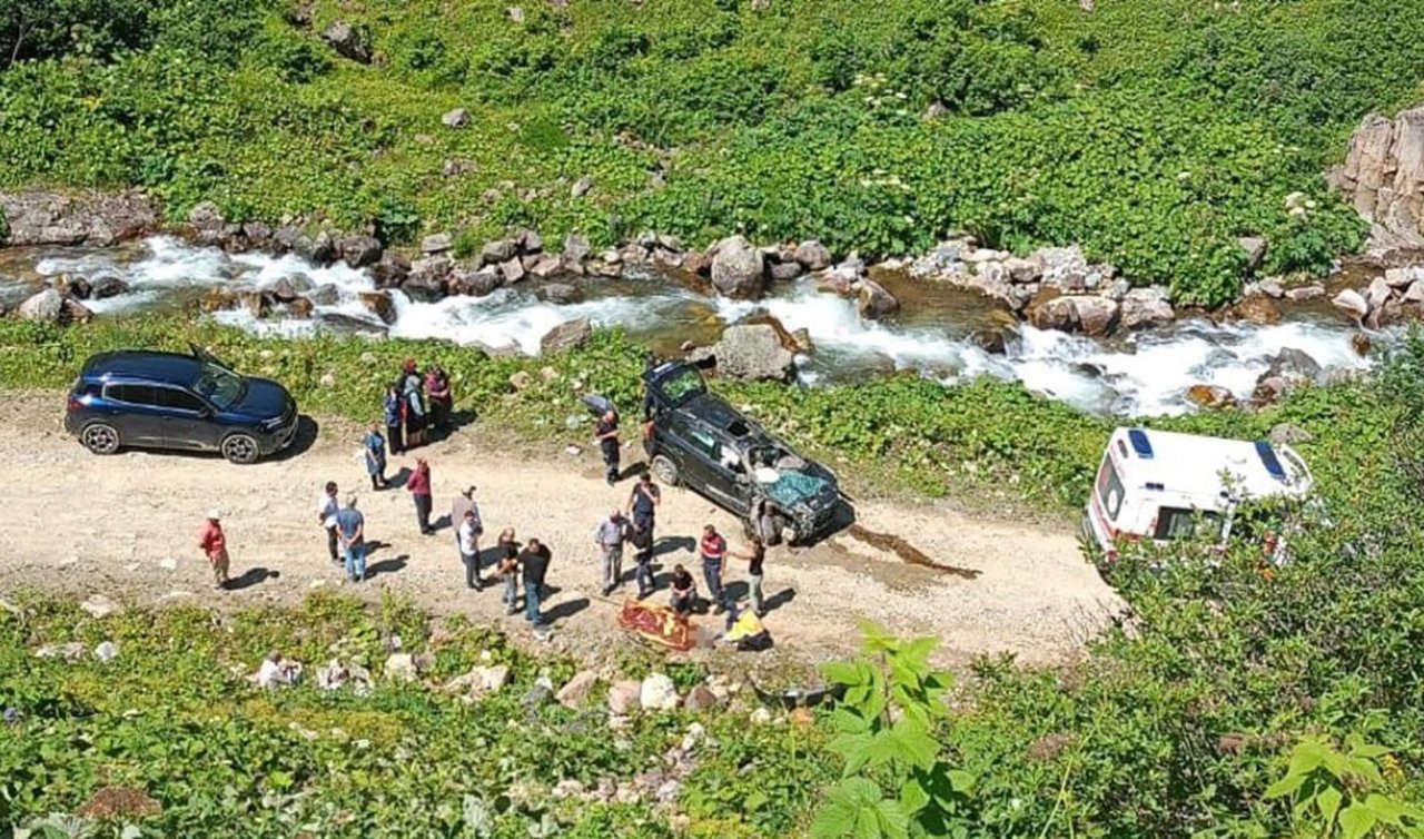  Cip uçuruma yuvarlandı: 2 ölü, 3 yaralı
