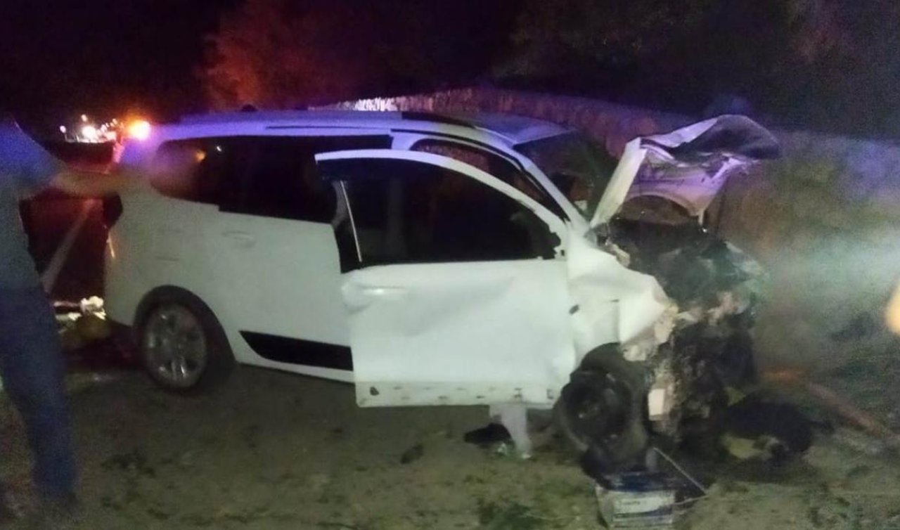 Otomobil ağaca çarptı: 2 ölü, 2 yaralı