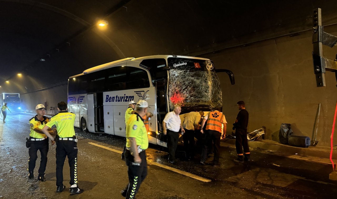 Anadolu Otoyolu’nun Kocaeli kesiminde 4 aracın karıştığı kazada 15 kişi yaralandı