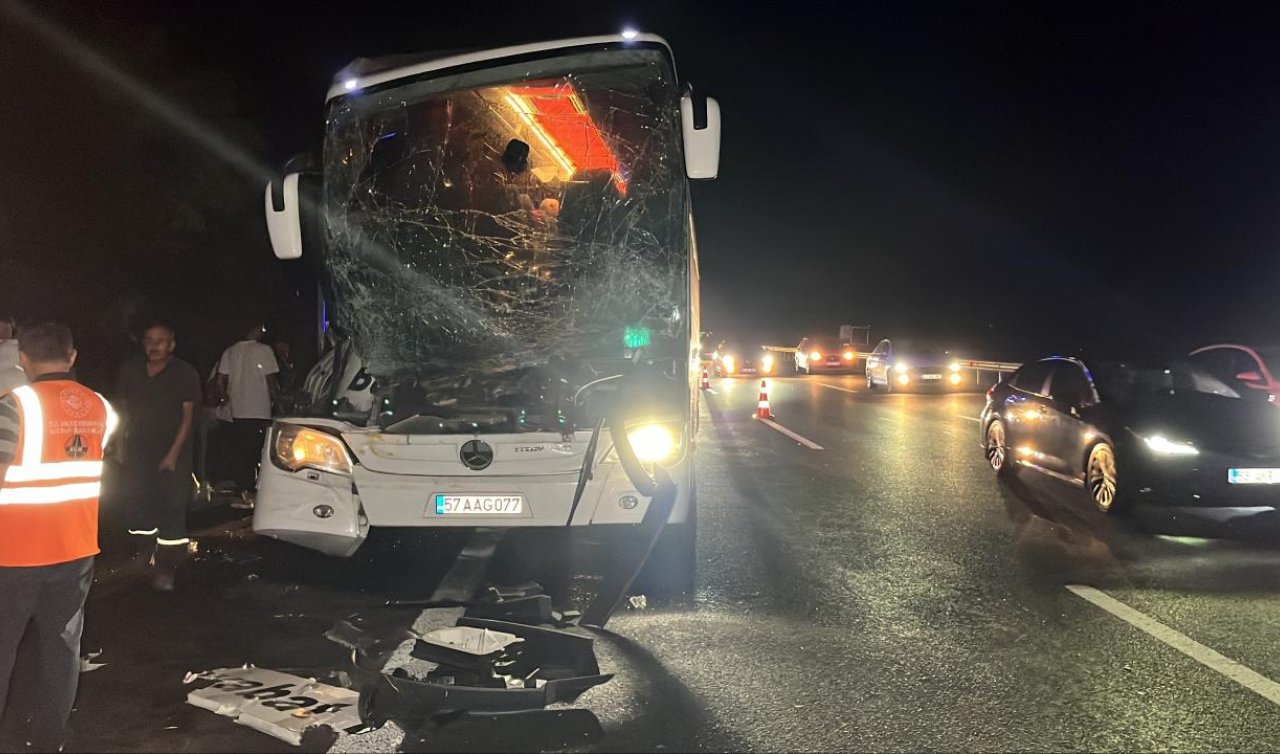  Yolcu otobüsü tıra çarptı: 25 yaralı