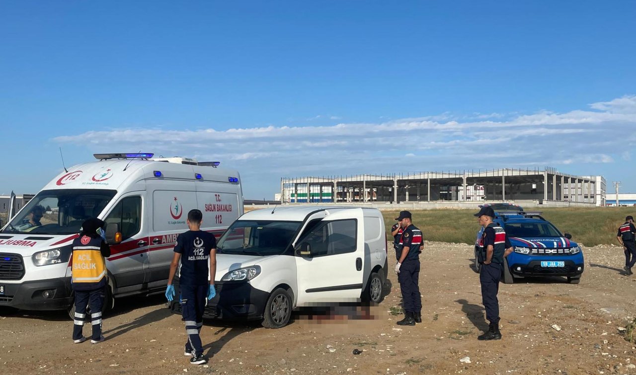 Kız arkadaşını tabanca ile öldürüp intihar etti