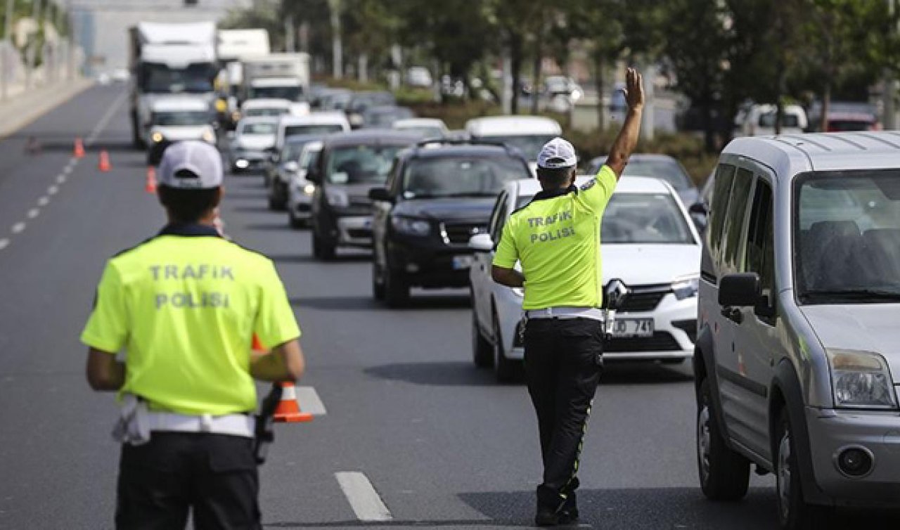  Yurt genelinde trafik denetimi: 436 bin 589 araca ve sürücüye işlem yapıldı