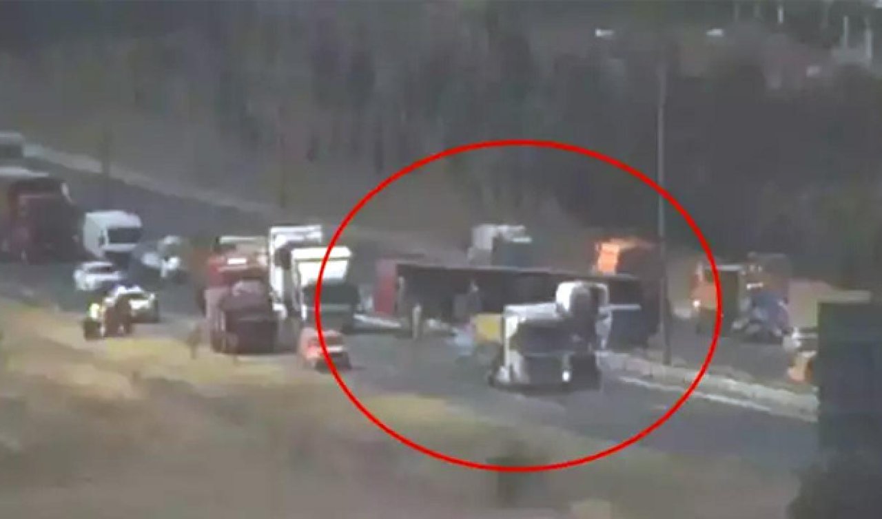 TEM’de devrilen tır trafiği aksattı