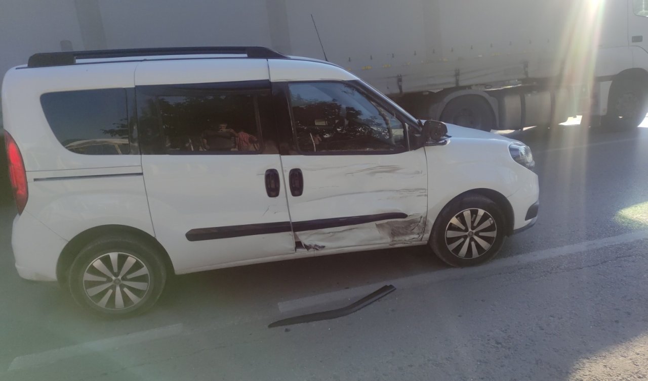 Hafif ticari araçla çarpışan motosikletin sürücüsü öldü