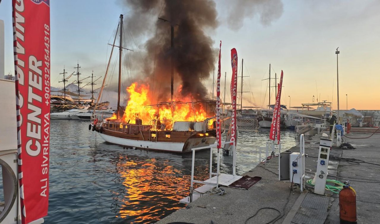 Antalya’da gezi teknesi yandı
