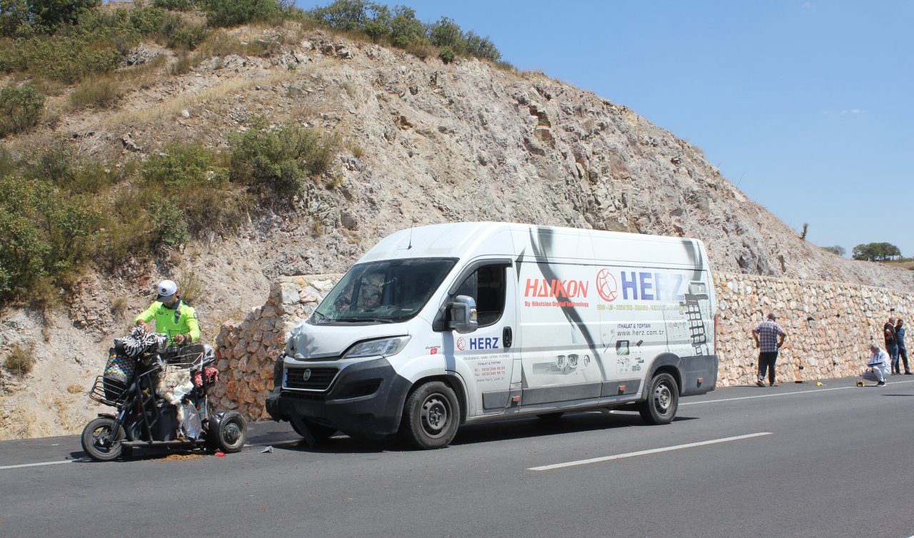 Minibüsün çarptığı elektrikli bisiklet sürücüsü öldü