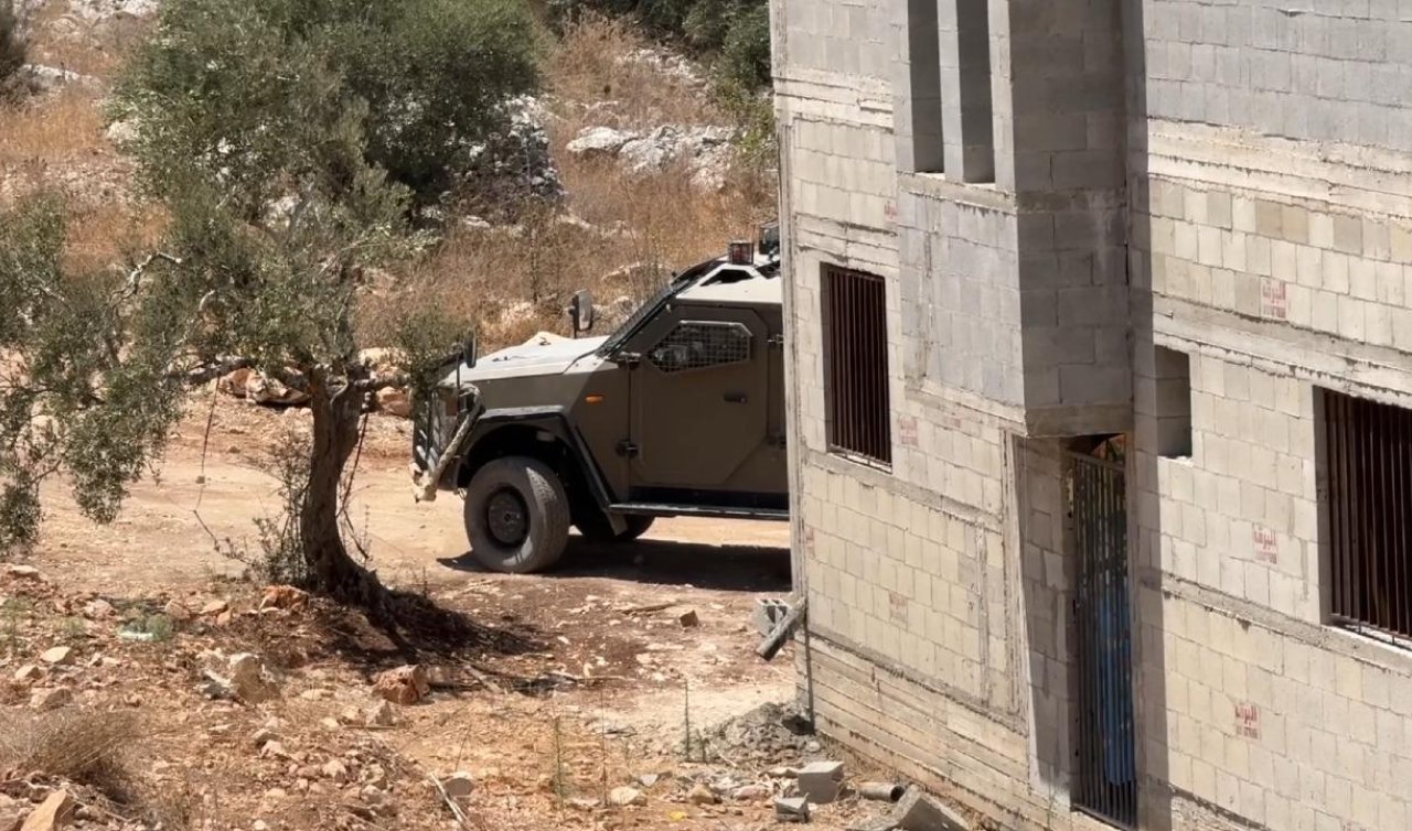  Katil İsrail askerleri Batı Şeria’ya düzenlediği baskında bir Filistinliyi öldürdü