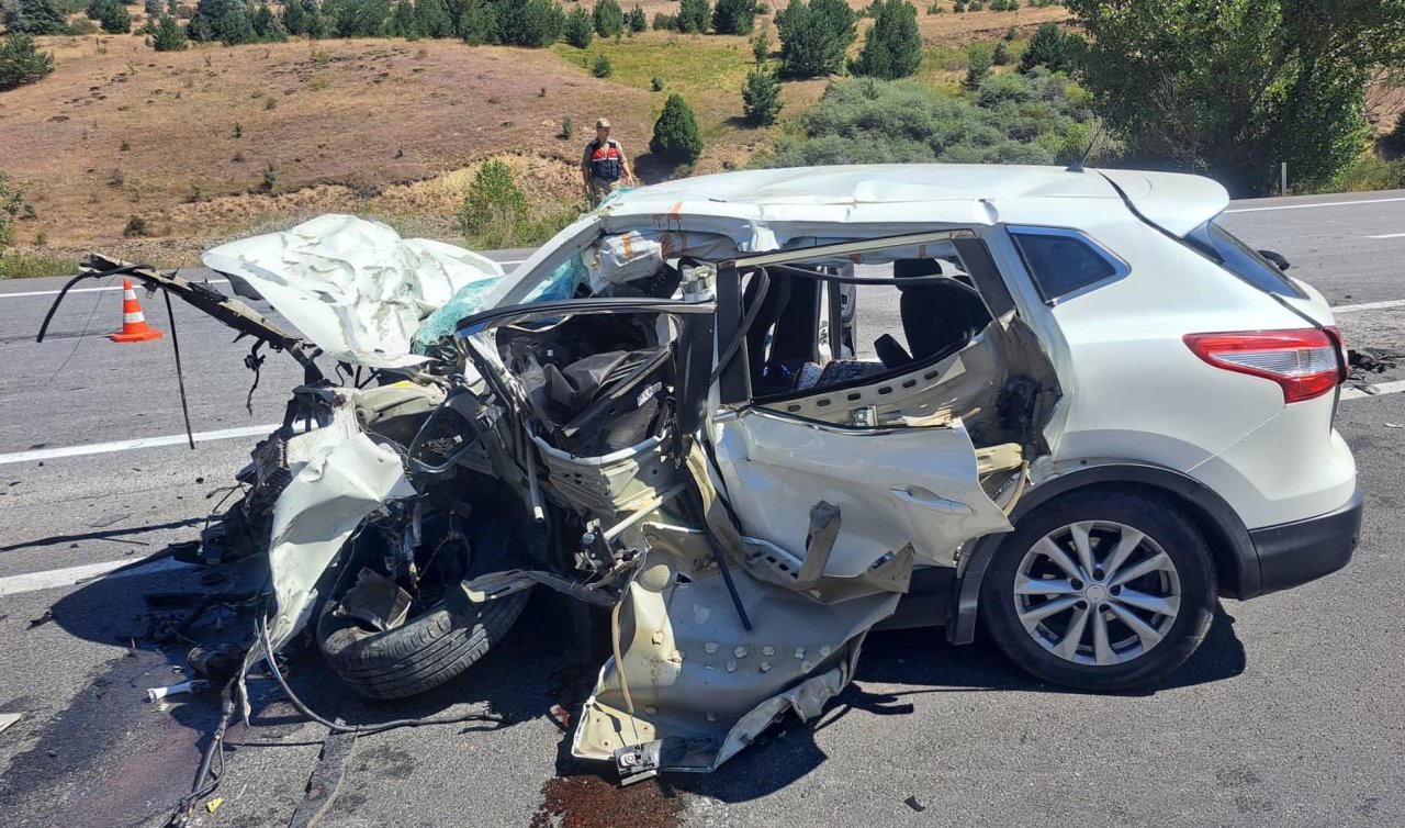 Feci kaza! İki otomobil çarpıştı: 3 ölü 4 yaralı
