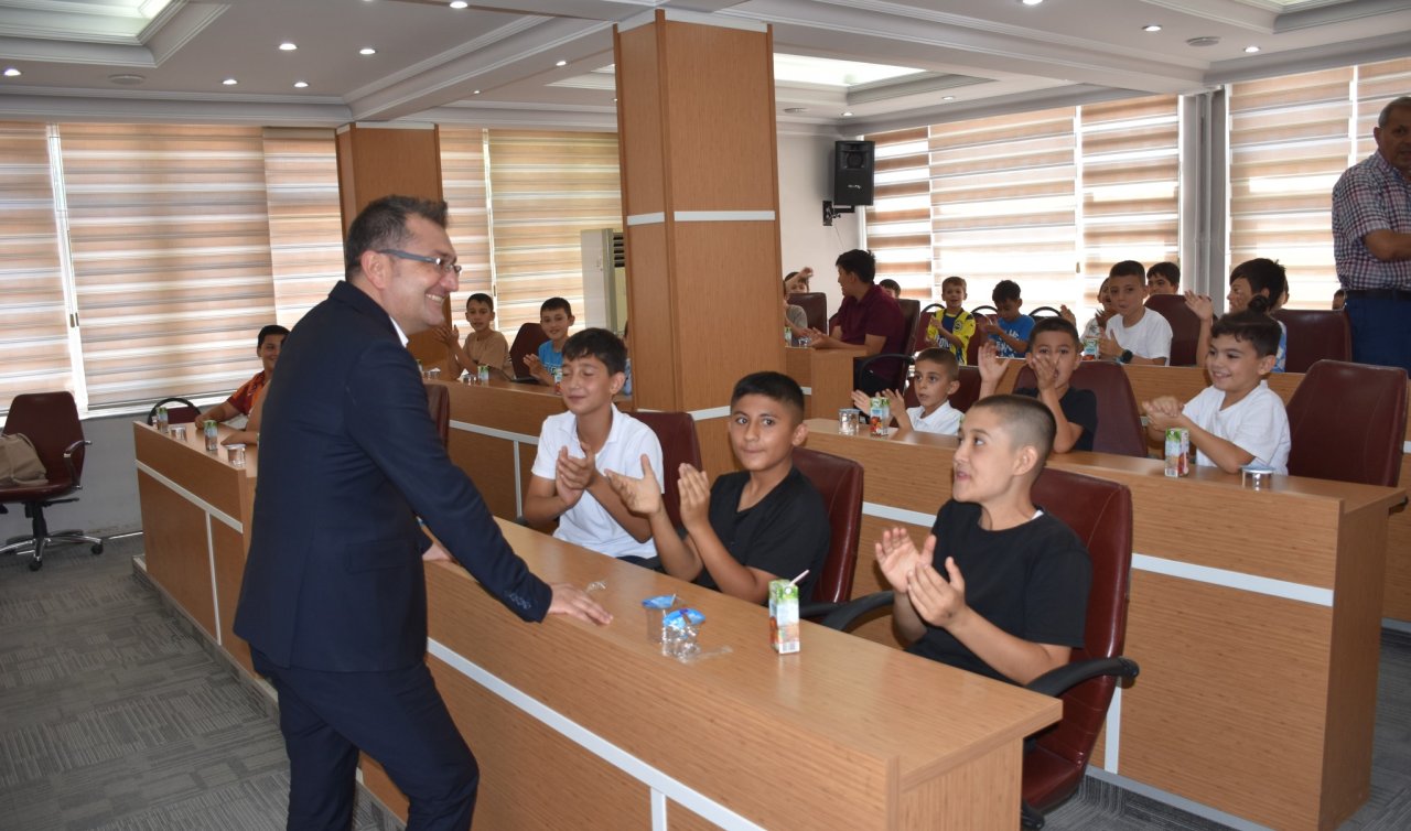 Öğrencilerden başkana ziyaret! 