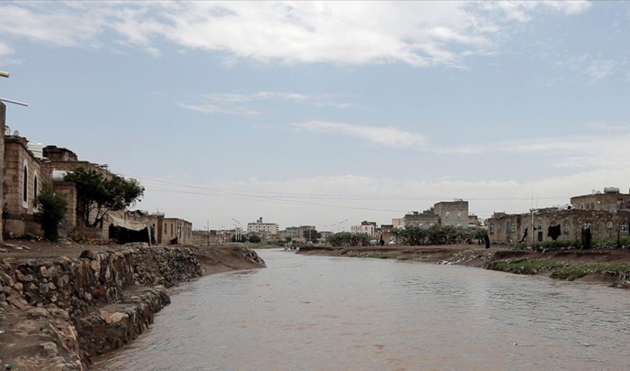 Yemen’de sel nedeniyle yerinden olan ailelerin sayısı 12 bini geçti