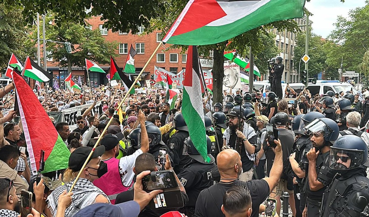 Berlin’deki Filistin’e destek gösterisine yüzlerce kişi katıldı