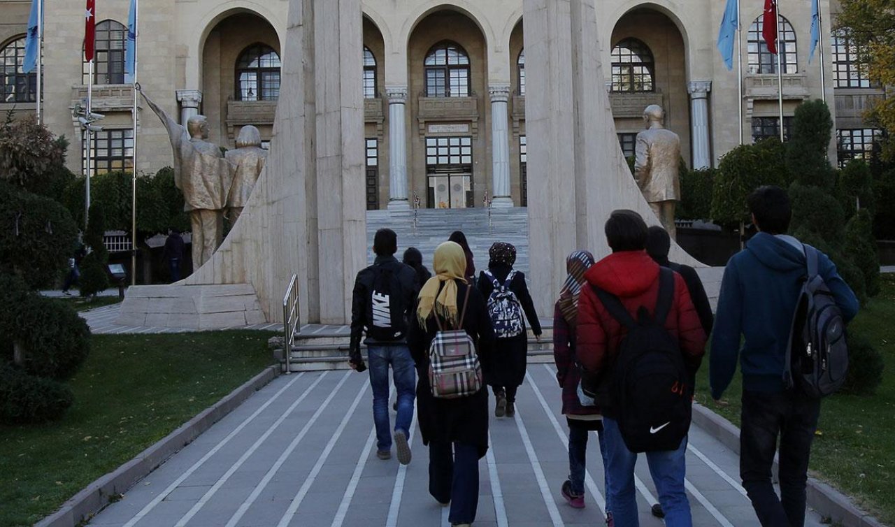 İş dünyası öğrencilere burs ve staj imkanı sunuyor