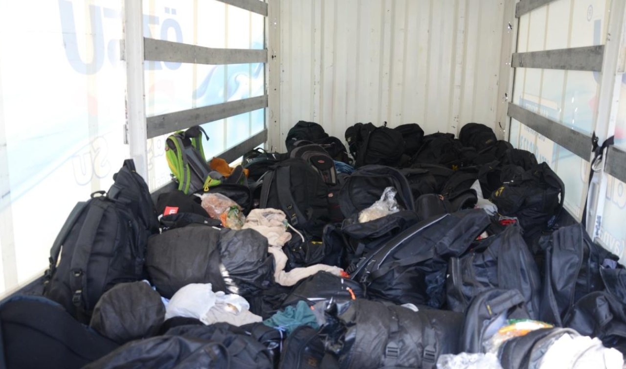 Kamyonet kasasında 32 düzensiz göçmen yakalandı