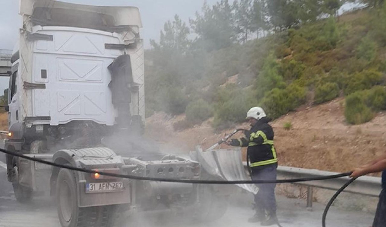  Hatay’da seyir halindeki tırda yangın