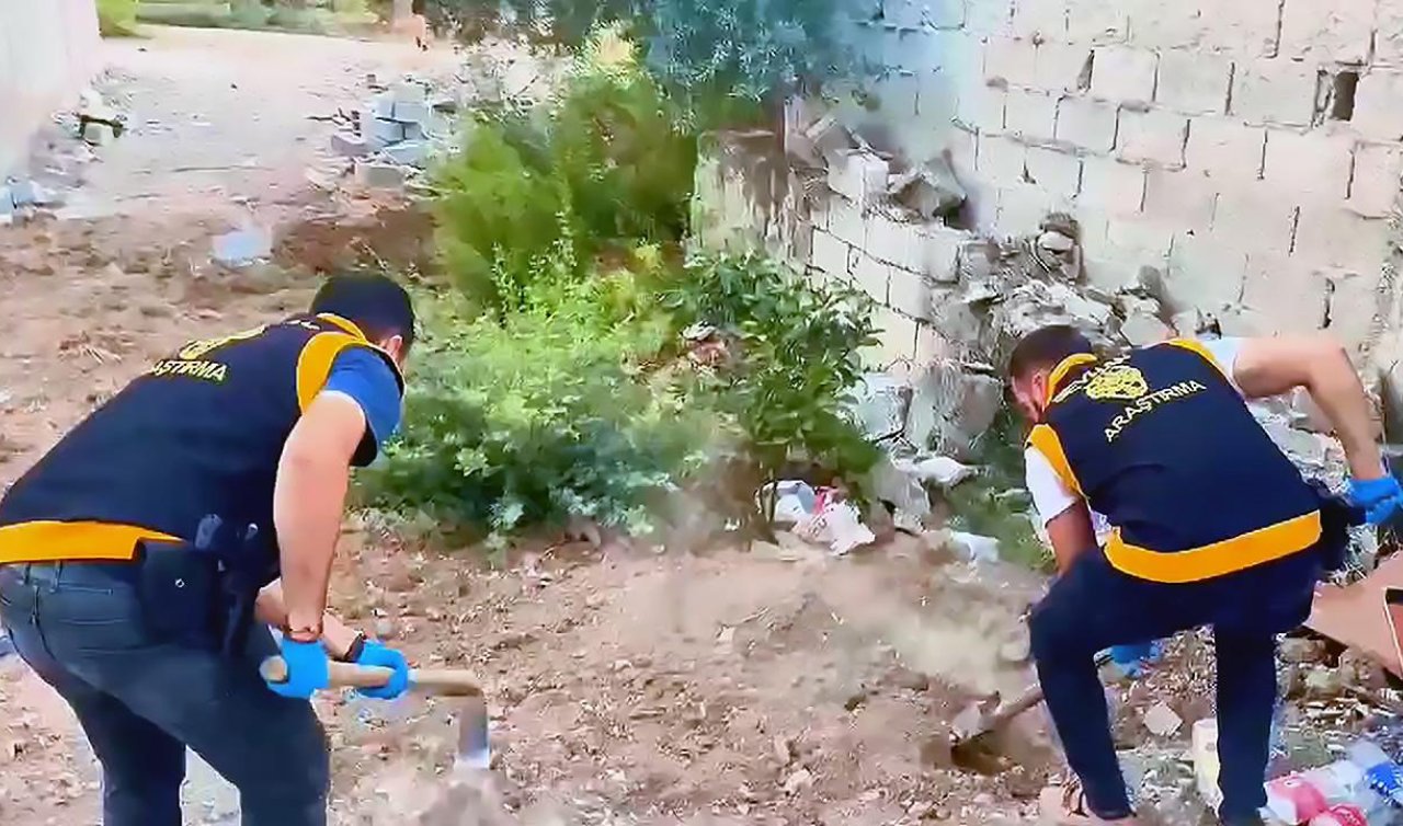 Dedektörle yapılan aramada toprağa gömülü 8 silah bulundu