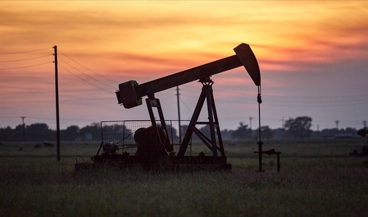Brent petrolün varil fiyatı 77,23 dolar
