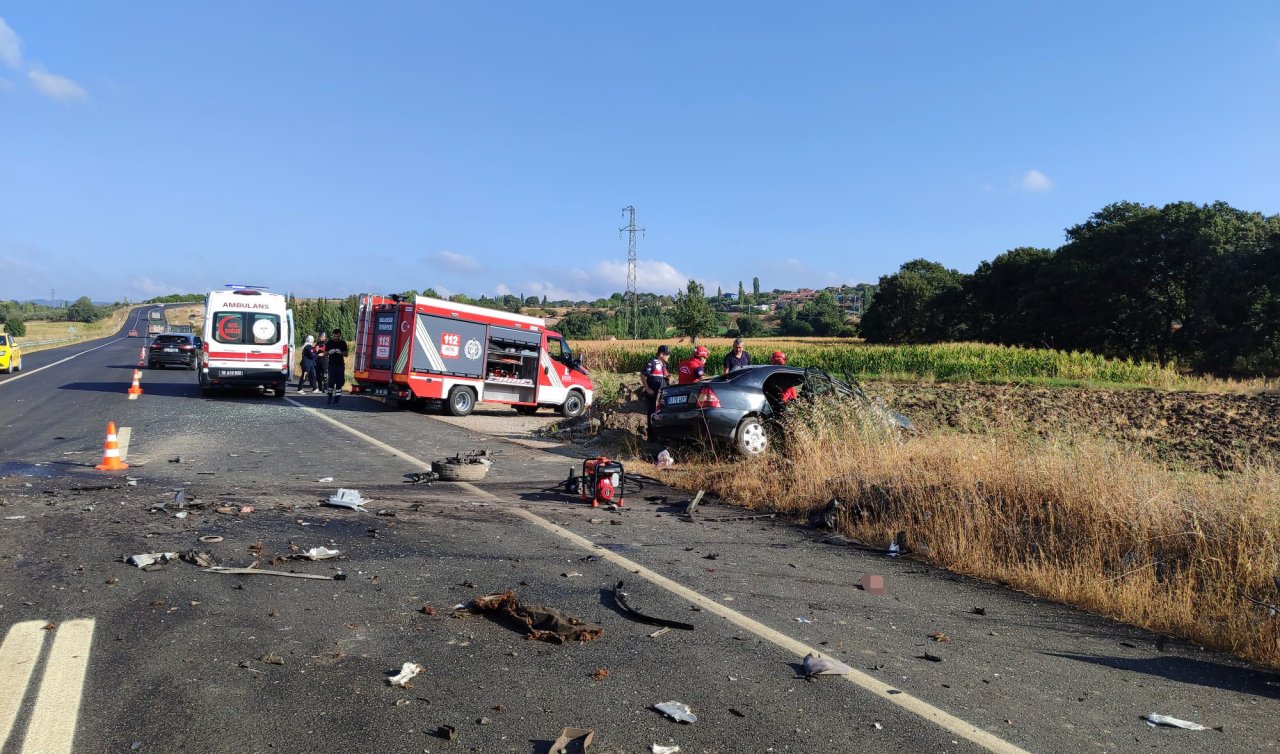 Süt tankeriyle çarpışan otomobilin sürücüsü öldü 2 kişi yaralandı