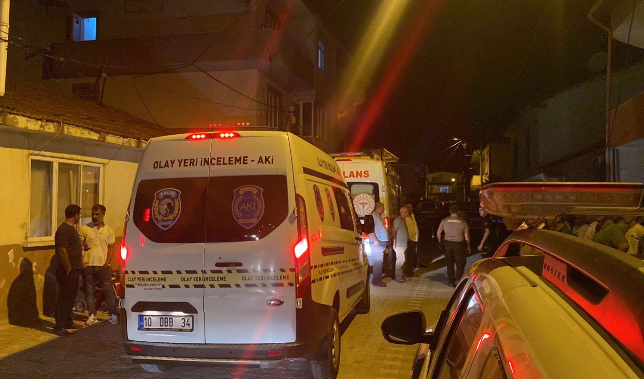 Bir genç kız evindeki kanepenin içinde ölü bulundu