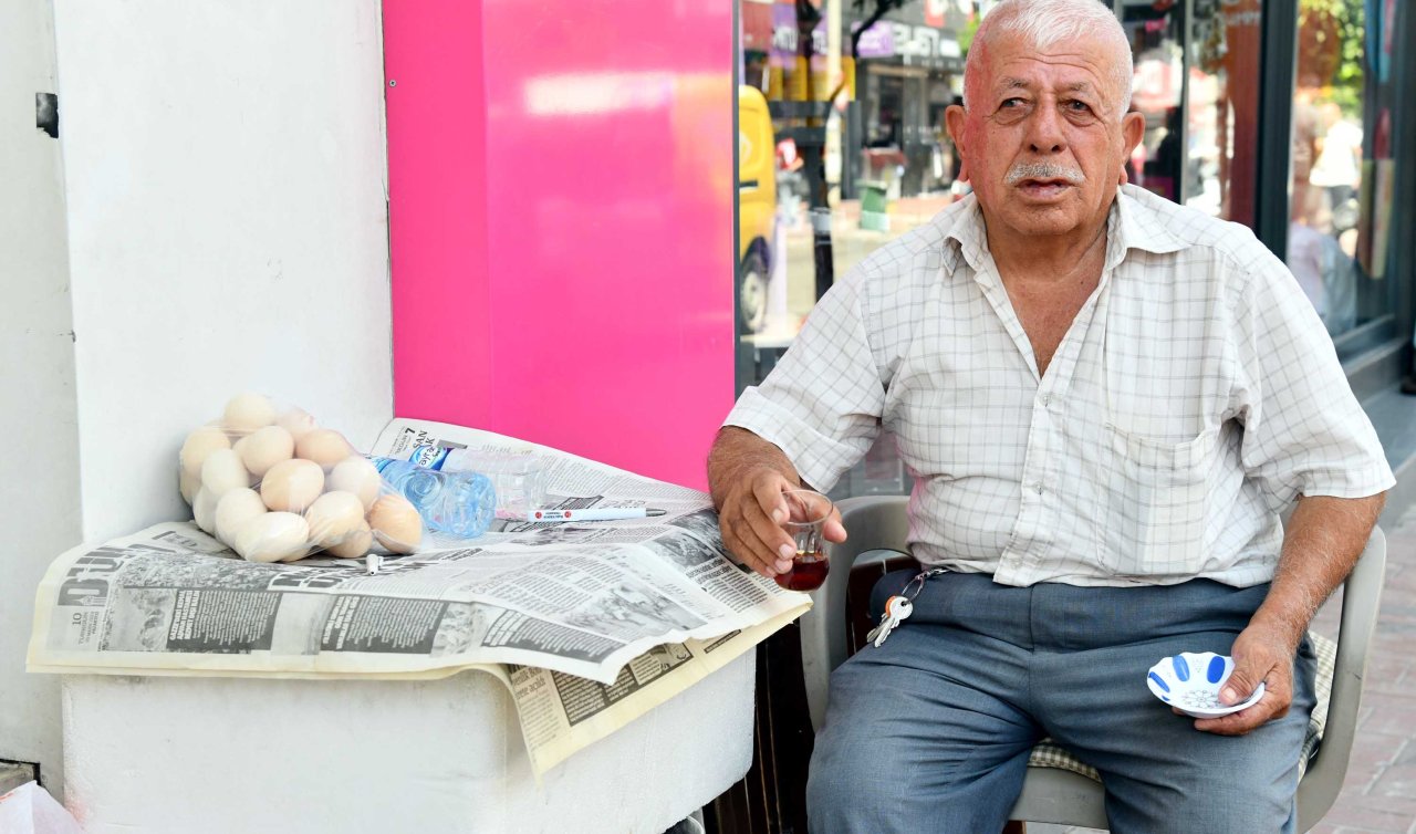  52 yıldır köylüden takasla aldığı ürünleri satıyor