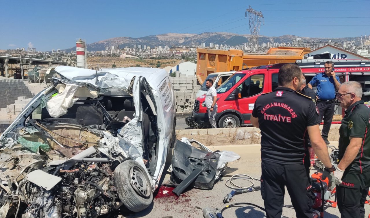 Kamyon ile çarpışan hafif ticari aracın sürücüsü öldü