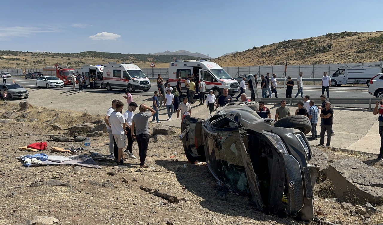 Devrilen otomobildeki 7 kişi yaralandı