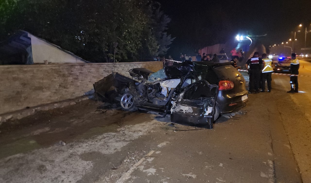 Park halindeki TIR’a çarpan otomobilin sürücüsü hayatını kaybetti