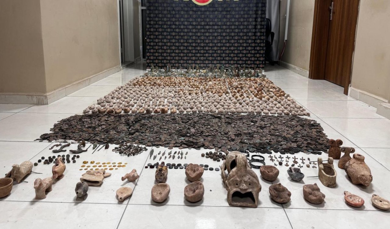 Baskın yapılan evde 15 bin 301 tarihi eser ele geçirildi