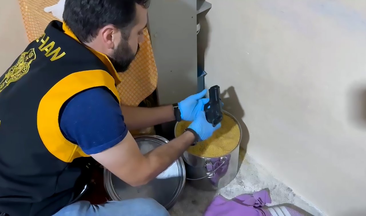 Polislerin dikkatinden kaçmadı: Bulgur dolu tencereden tabanca çıktı