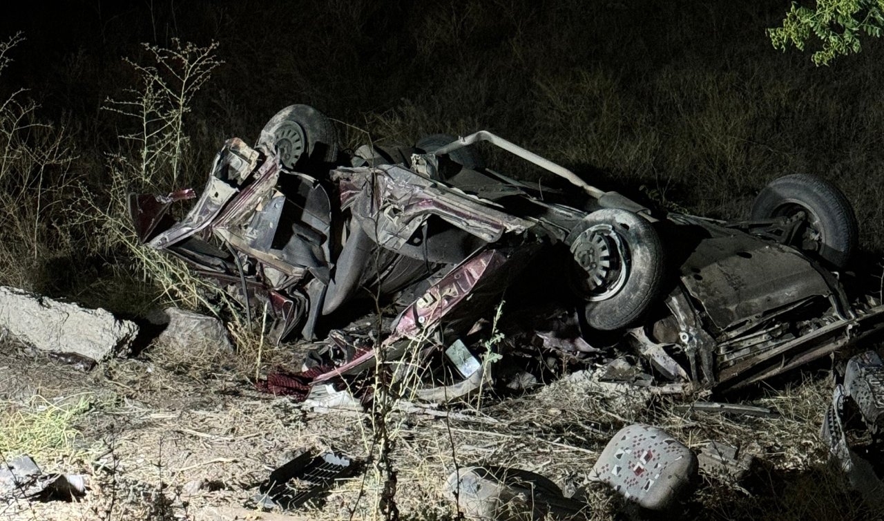 Otomobiller çarpıştı; 2 kardeş öldü